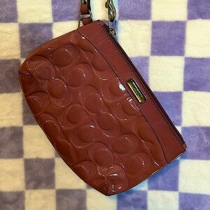 3 for 30!!! 🛍️ COACH - Corner Zip Wristlet w/Logo Pattern